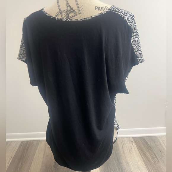 Loft Black & White Patterned Blouse! - Picture 4 of 13